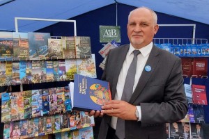 "Настаўніцкая газета" опубликовала материал, посвященный 30-летию издательства "Адукацыя і выхаванне"