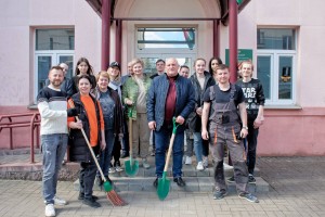 Сотрудники издательства «Адукацыя і выхаванне» присоединились к республиканскому субботнику.