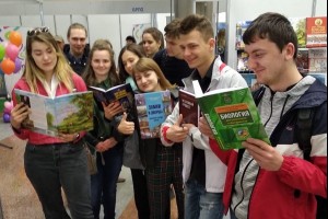 Cтуденты биофака БГУ у нашего стенда