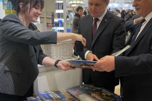 Намеснік Прэм'ер-міністра Рэспублікі Беларусь Ігар Петрышэнка наведаў стэнд выдавецтва