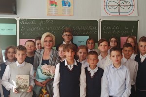 Знать и помнить: главный редактор журнала «Здоровый образ жизни» Лариса Кучерова провела урок «Историческая память — дорога в будущее» 