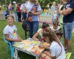 Конкурсы, фотозона и презентация новой книги: детский цех издательства на празднике в Минском зоопарке