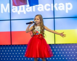 «Аа, в Африке реки вот такой ширины! Аа, в Африке горы вот такой вышины!..» «Аа, в Африке реки вот такой ширины! Аа, в Африке горы вот такой вышины!..»