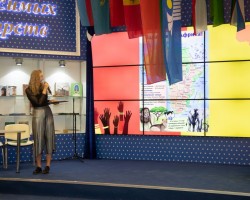 «Аа, в Африке реки вот такой ширины! Аа, в Африке горы вот такой вышины!..» «Аа, в Африке реки вот такой ширины! Аа, в Африке горы вот такой вышины!..»