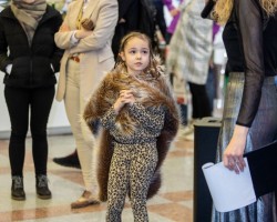 «Аа, в Африке реки вот такой ширины! Аа, в Африке горы вот такой вышины!..» «Аа, в Африке реки вот такой ширины! Аа, в Африке горы вот такой вышины!..»