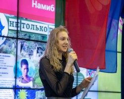 «Аа, в Африке реки вот такой ширины! Аа, в Африке горы вот такой вышины!..» «Аа, в Африке реки вот такой ширины! Аа, в Африке горы вот такой вышины!..»