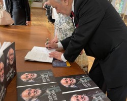 Премьерный показ спектакля «Валентина» прошёл в столичном Доме Москвы Премьерный показ спектакля «Валентина» прошёл в столичном Доме Москвы