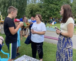 Конкурсы, фотозона и презентация новой книги: детский цех издательства на празднике в Минском зоопарке