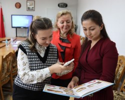 Прэзентацыя абноўленага дапаможніка «Беларусь — наша Радзіма. Падарунак Прэзідэнта Рэспублікі Беларусь А. Р. Лукашэнкі першакласніку» ў НІА