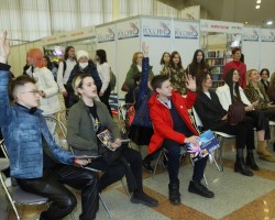 Мир книг с дополненной реальностью: презентации серий «99 захватывающих фактов» и «Мир путешествий»