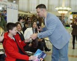 Мир книг с дополненной реальностью: презентации серий «99 захватывающих фактов» и «Мир путешествий»