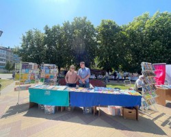 28 мая Гомельская областная библиотека провела книжный фестиваль #ЧИТАЙГОМЕЛЬ. 28 мая Гомельская областная библиотека провела книжный фестиваль #ЧИТАЙГОМЕЛЬ.