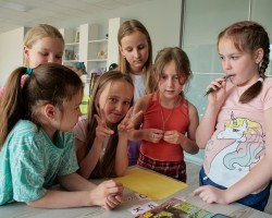 Юные читатели из средней школы № 140 г. Минска пришли в гости к журналу "Рюкзачок" Юные читатели из средней школы № 140 г. Минска пришли в гости к журналу "Рюкзачок"