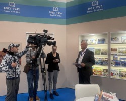 Директор издательства «Адукацыя і выхаванне» Валентин Янович Новогродский представил иностранным и белорусским журналистам значимые проекты издательства Директор издательства «Адукацыя і выхаванне» Валентин Янович Новогродский представил иностранным и белорусским журналистам значимые проекты издательства