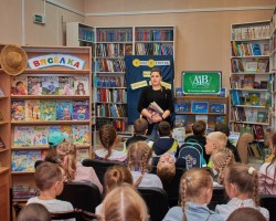 Сотрудники издательства «Адукацыя і выхаванне» познакомили учеников 2-х классов гимназии № 32 с периодическими изданиями и книжными новинками. Сотрудники издательства «Адукацыя і выхаванне» познакомили учеников 2-х классов гимназии № 32 с периодическими изданиями и книжными новинками.