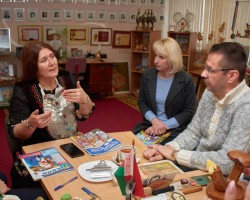 В рамках визита башкирской делегации в Беларусь состоялась встреча с главными редакторами журналов издательства «Адукацыя і выхаванне» в музее журнала «Вясёлка». В рамках визита башкирской делегации в Беларусь состоялась встреча с главными редакторами журналов издательства «Адукацыя і выхаванне» в музее журнала «Вясёлка».