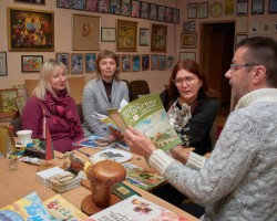 В рамках визита башкирской делегации в Беларусь состоялась встреча с главными редакторами журналов издательства «Адукацыя і выхаванне» в музее журнала «Вясёлка». В рамках визита башкирской делегации в Беларусь состоялась встреча с главными редакторами журналов издательства «Адукацыя і выхаванне» в музее журнала «Вясёлка».